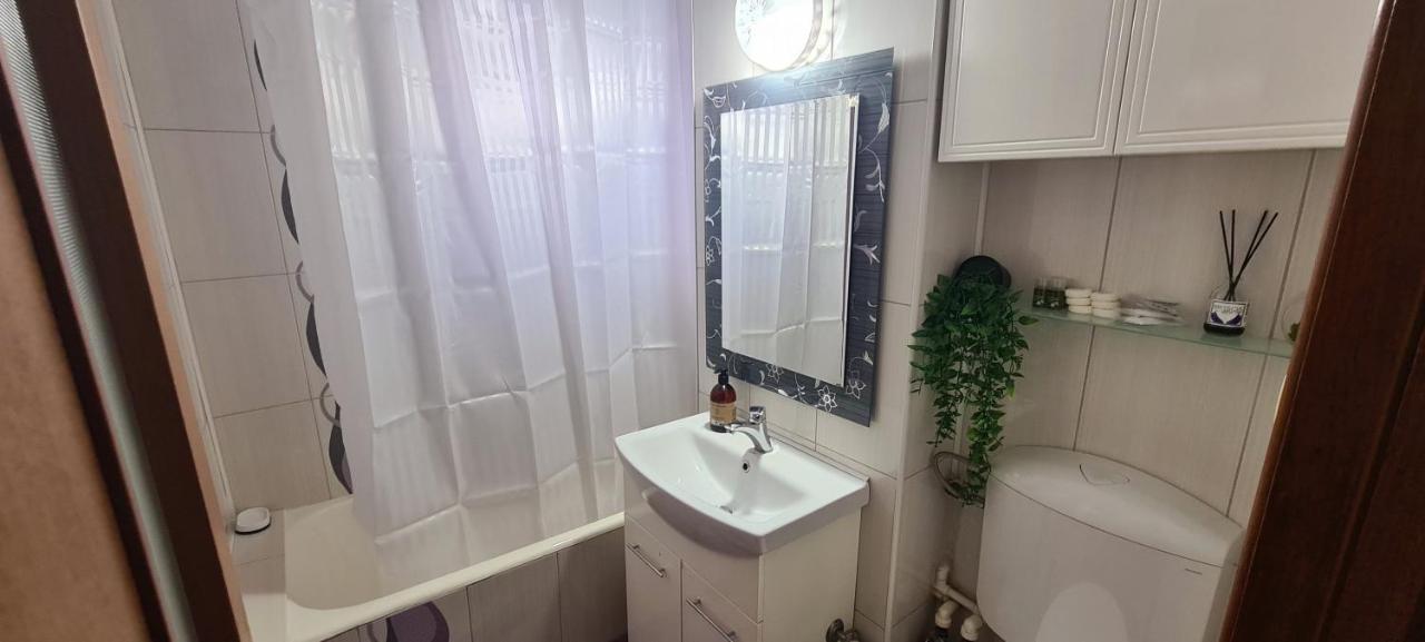 Perfect View Apartament 2 Rooms Self Check-In บูคาเรสต์ ภายนอก รูปภาพ